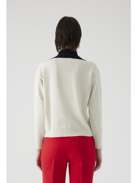 Amberly Cream Sweater Black Placket